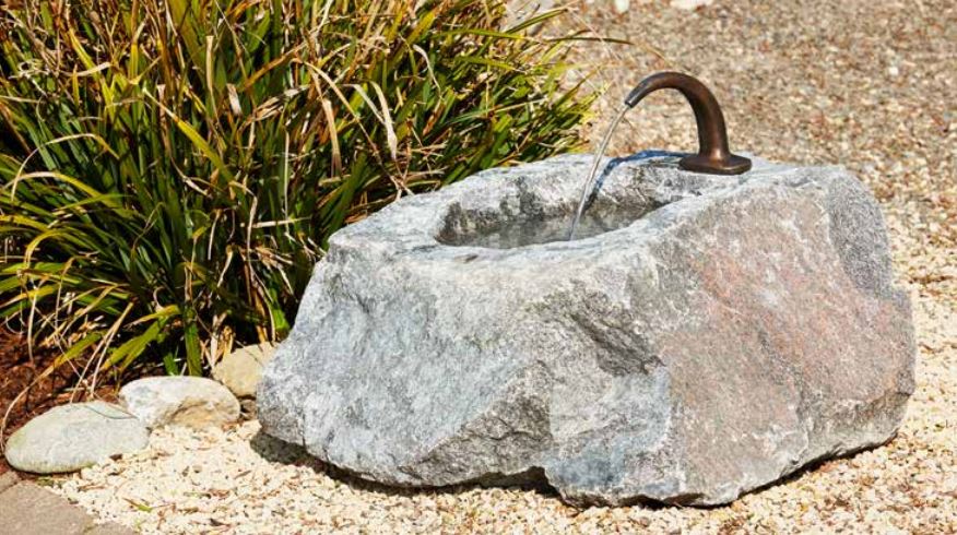 Wasserbecken Granit Trog mit Wasserauslauf